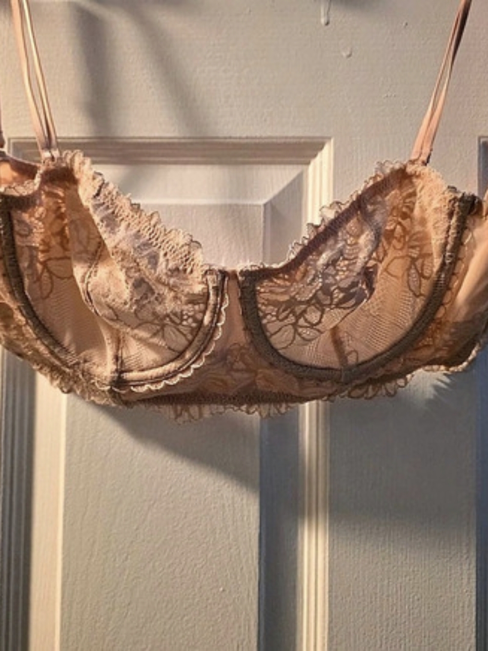 Victoria's Secret Lace Underwire Bra in Pink Size 34C NWT